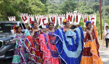 Con vibrante desfile cultural, inicia la Feria de Huitzilan de Serdán 2025