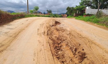 Morena abandona carreteras y agudiza rezago, denuncian en Oaxaca