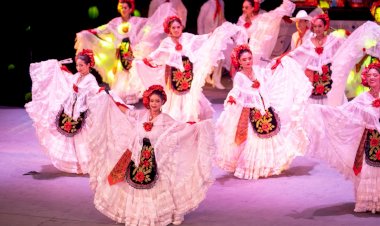 Ballet Toltecáyotl engalana graduación del IESIZ