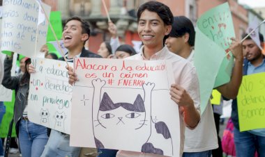 Oaxaca: los lujos de los políticos y la represión contra estudiantes