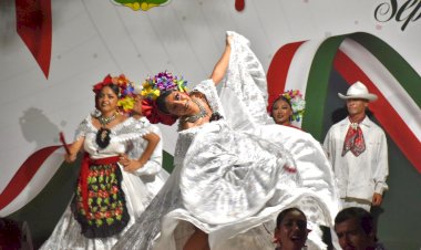 Grupos culturales de Antorcha sensibilizan al público con su arte