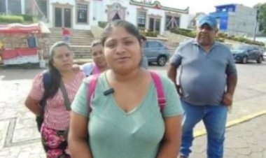 Habitantes de la colonia La Paz, se manifiestan en la presidencia municipal de Berriozábal