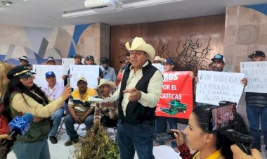 Productores de frijol exigen a Segalmex pago de 30 pesos por kilo