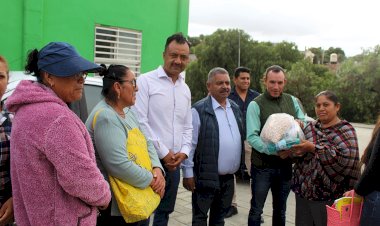 Entregan apoyos logrados por antorchistas de Pánuco