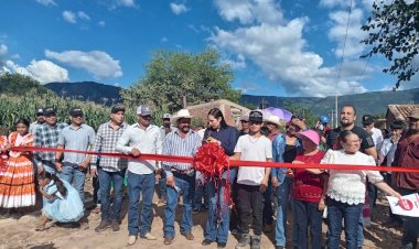 Inauguran obra de 2 mdp en Huajimic