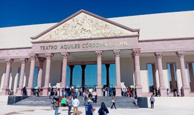 El teatro antorchista despliega sus alas ante un país convulso