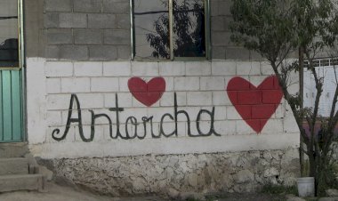 Gracias a Antorcha terminan 13 años sin luz en colonia de Texcoco