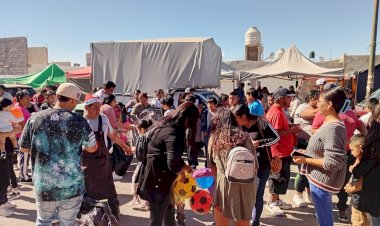 Festejo navideño realizan antorchistas de Villa de Pozos