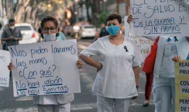 Mexicanos, sin atención ni medicamentos
