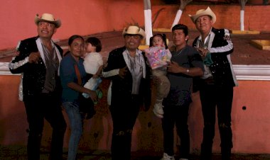 Los Armadillos de la sierra en la Feria de Tecomatlán, convivencia con fans