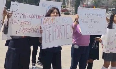 Estudiantes protestan en Cuauhtémoc por falta de apoyo al deporte