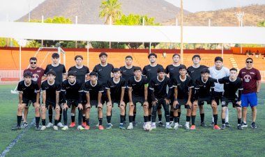 El futbol los hermana y lleva a Tecomatlán